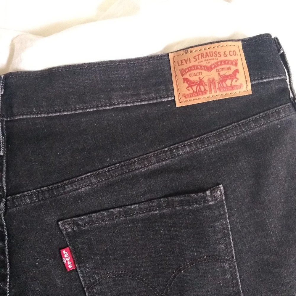 Levi's 721 High Rise Skinny Jeans